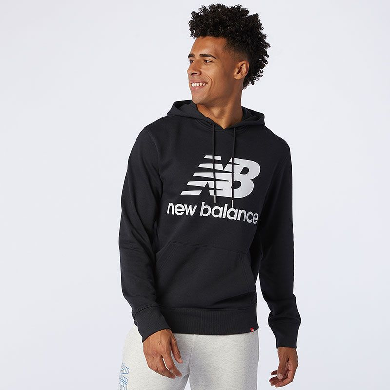 New Balance Herren ESSENTIALS STACKED LOGO PO BK MT03558BK Sweatshirt