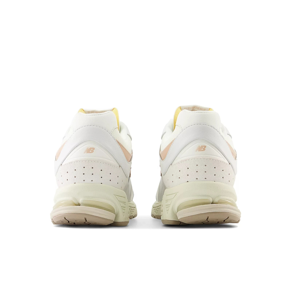 New Balance unisex athletic shoes M2002RVF