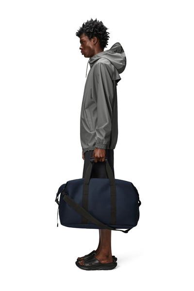 Rains travel bag 27x52x26 cm 37 L RAINS HILO WEEKEND BAG W3 14200 47 NAVY